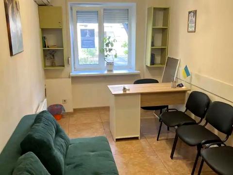 комерційна за адресою Воскресенська вул. (Леніна), 4