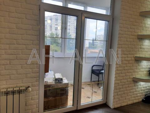 комерційна за адресою Павла Тичини просп., 18-Б