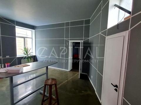 комерційна за адресою Лаврська вул. (Січневого Повстання), 16