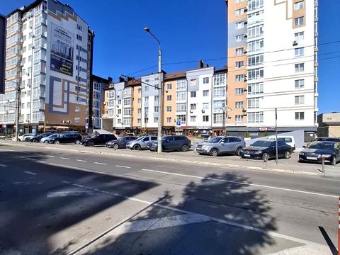 комерційна за адресою Андрія Мельника вул., 10