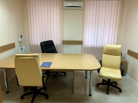 комерційна за адресою Володимирська вул., 82