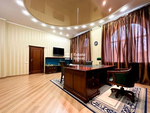 комерційна за адресою Космічна вул., 4/11