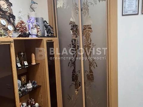 коммерческая по адресу Крещатик ул., 10-Б