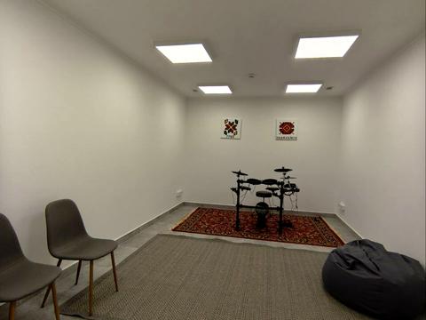 комерційна за адресою Кругла вул., 5-Б