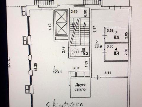 комерційна за адресою Володимирська вул., 38