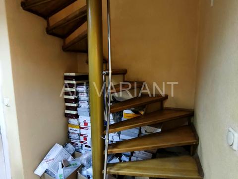 комерційна за адресою Капушанська вул., 20
