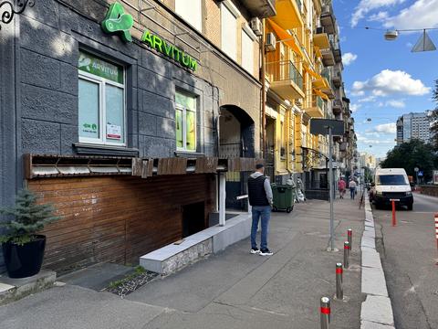 комерційна за адресою Антоновича вул. (Горького), 13