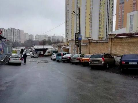 паркомісце за адресою Валерія Лобановського просп. (Червонозоряний), 8Б