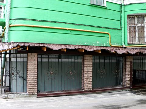 комерційна за адресою Лютеранська вул., 4