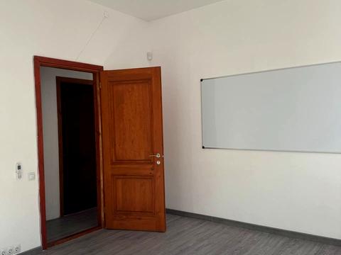 комерційна за адресою Паторжинського вул., 4
