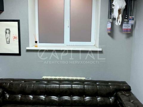 комерційна за адресою Малопідвальна вул., 21/8