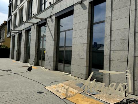 комерційна за адресою Набережно-Хрещатицька вул., 21