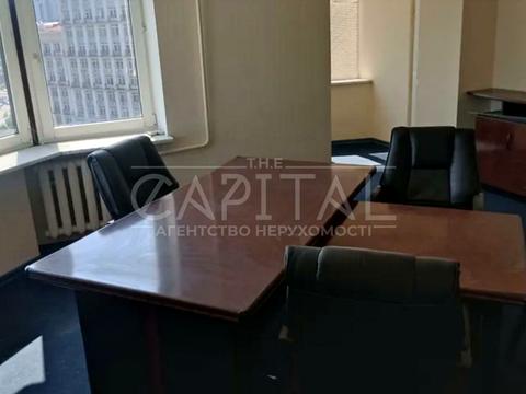 комерційна за адресою Хрещатик вул., 4