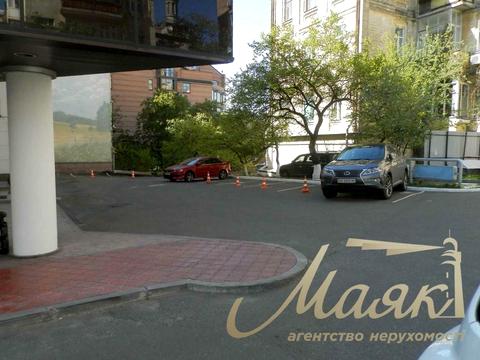 комерційна за адресою Володимирська вул., 77