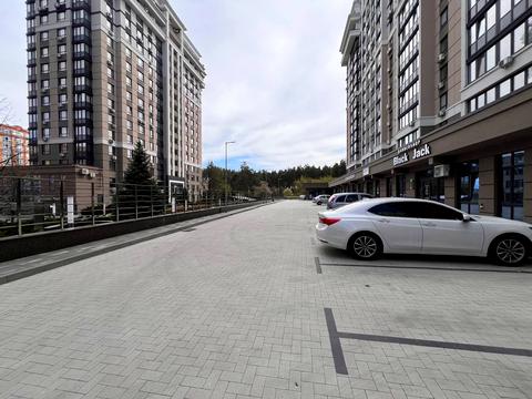 комерційна за адресою Університетська вул., 3