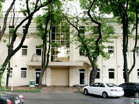 комерційна за адресою Толстого Льва пл., 20