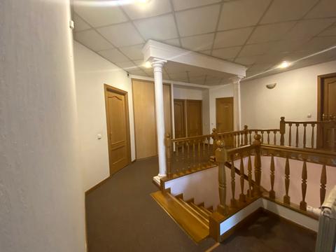 комерційна за адресою Володимирська вул., 37