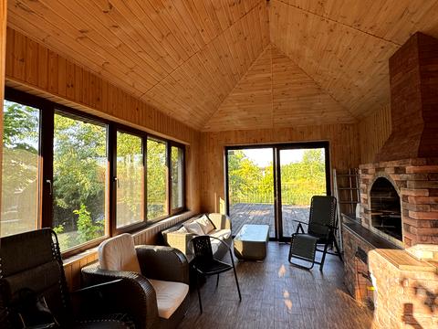 будинок за адресою с. Плюти, Абрикосова, 9