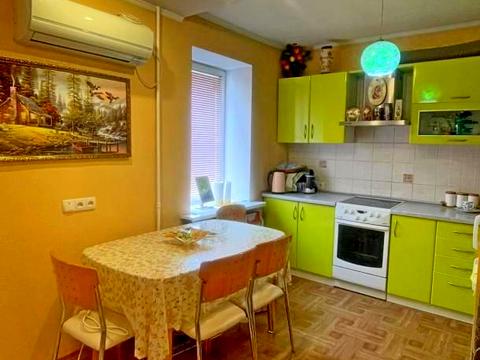 квартира за адресою Миколи Бажана вул. (Кривомазова), 10