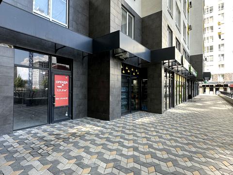 комерційна за адресою Університетська вул., 1г