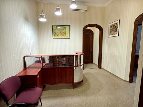 комерційна за адресою Костельна вул., 7