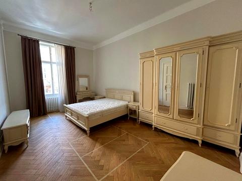 квартира по адресу Ярослава Стецько ул., 5