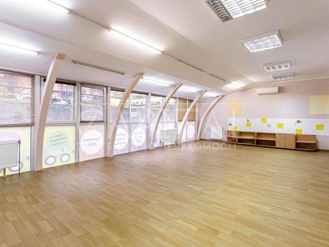 комерційна за адресою Євгена Коновальця вул. (Щорса), 32-Б