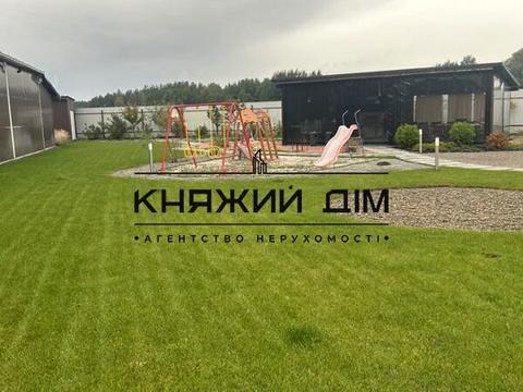 комерційна за адресою Садова, 1