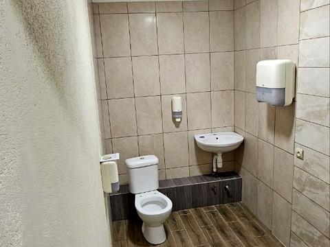 комерційна за адресою Степана Бандери вул., 8а