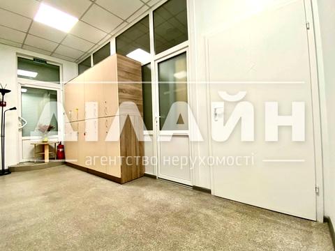комерційна за адресою Незалежної України вул. (40 років Радянської України), 65