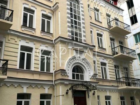 комерційна за адресою Дмитрівська вул., 44-Б