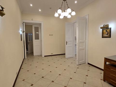 комерційна за адресою Сергія Єфремова вул., 35