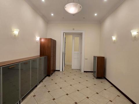 комерційна за адресою Сергія Єфремова вул., 35