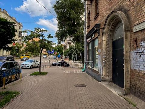 комерційна за адресою Саксаганського вул., 63/28