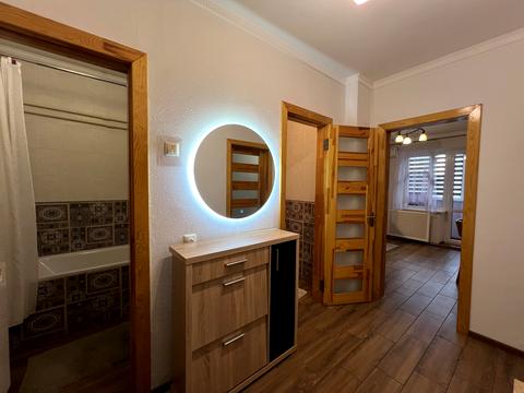 квартира по адресу Ревуцкого ул., 42-А