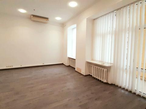 комерційна за адресою Велика Васильківська вул. (Червоноармійська), 32-А