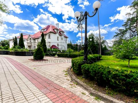 комерційна за адресою Патріарха Володимира Романюка вул. (Жовтнева), 2Б