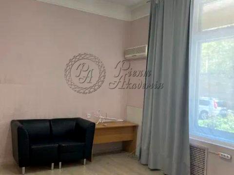 комерційна за адресою Тарасівська вул., 21
