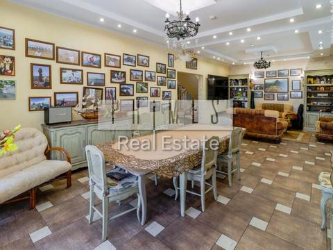 коммерческая по адресу вул. Соборна, 1