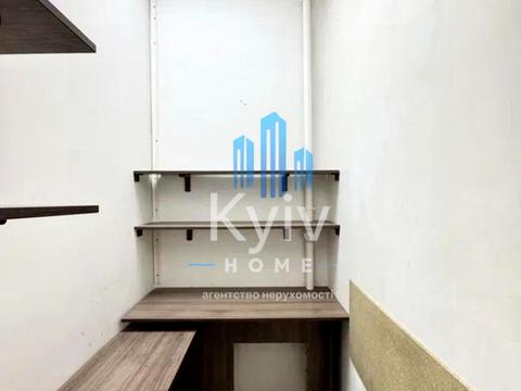 комерційна за адресою Володимирська вул., 81