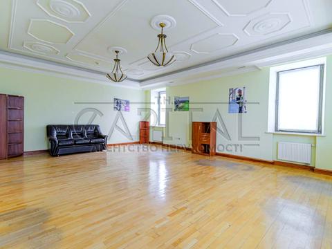 комерційна за адресою Липська вул., 10