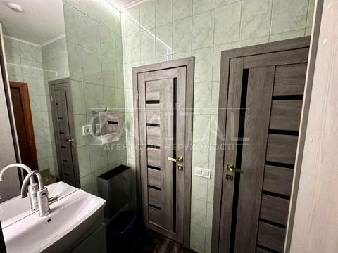 комерційна за адресою Антоновича вул. (Горького), 25В