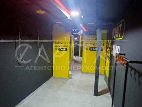 комерційна за адресою Андрія Малишка вул., 1