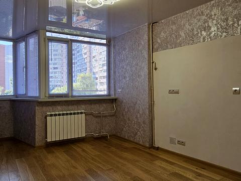квартира за адресою Анни Ахматової вул., 11