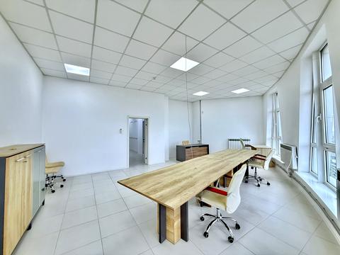 комерційна за адресою Кловський узвіз, 7a