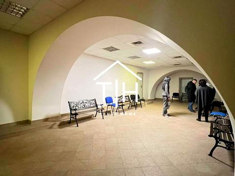 комерційна за адресою Бульварно-Кудрявська вул. (Воровського), 22-24