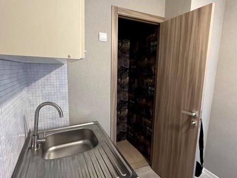 квартира за адресою Захисників України вул. (1-го Травня), 7