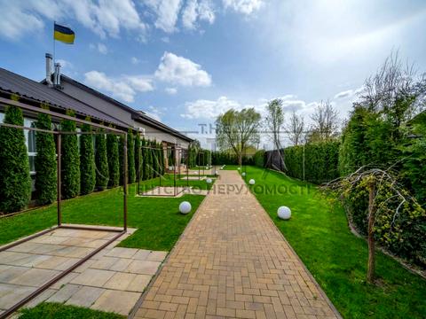 комерційна за адресою Шкільна вул., 24