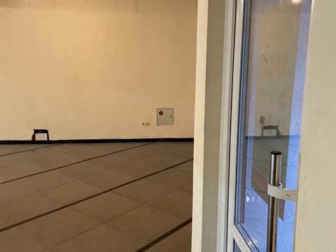комерційна за адресою Залізнична вул., 49