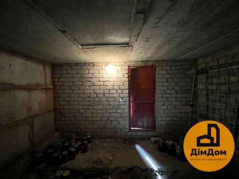 паркомісце за адресою Полярна вул., 19